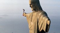 Braziliyada 2 fransalı İsa Məsihin heykəlinin üzərinə çıxdı