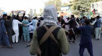 Taliban Kabulda etiraz edən qadınları yenə döydü - VİDEO