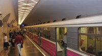 Qatarlar yubandı, sərnişinlər düşürüldü - Metroda nə baş verib? 