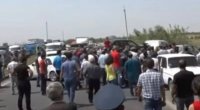 Ermənistanda etiraz aksiyası – Gümrüyə gedən yol bağlandı