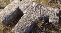 Laçında qəbirüstü at fiqurları tapıldı - FOTO