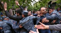 İrəvanda erməni etirazçılar İran bayrağını qaldırdılar - VİDEO
