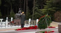 Vilayət Eyvazov Heydər Əliyevin məzarını ziyarət etdi - FOTO