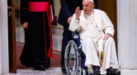 Roma Papası ilk dəfə əlil arabasında görüntüləndi - FOTO