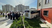 Ankarada məktəb avtobusu yaşayış evinə çırpıldı, 11 yaralı var – FOTO 
