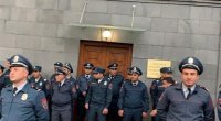 İrəvanda müxalifətin yürüşü başladı: Paşinyanın iqamətgahını çoxsaylı polis qoruyur – FOTO/VİDEO