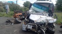 Yevlaxda sərnişin avtobusu traktorla toqquşdu: 13 YARALI - YENİLƏNİB