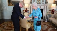 Britaniya kraliçası Consonun istefasını qəbul etdi - FOTO