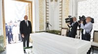 İlham Əliyev Özbəkistanın I Prezidenti İslam Kərimovun məqbərəsini ziyarət edib - FOTO/VİDEO