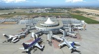 Rusiyalı turistlər Antalya hava limanında dava saldılar - VİDEO