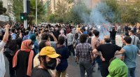 İranda hökumət qüvvələri etirazçılara atəş açdı - VİDEO 