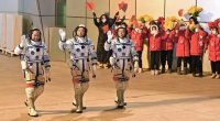 Çinin 3 astronavtı kosmosdan yerə endi - VİDEO