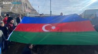 Şuşa-Xankəndi yolundakı aksiyaya böyük Azərbaycan Bayrağı gətirildi - FOTO/VİDEO