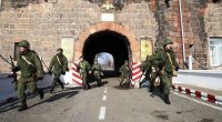 Ermənilər Rusiya hərbi bazası önündə mitinq keçirir - VİDEO