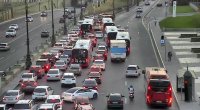 Paytaxtda 132 marşrut avtobusu GECİKİR