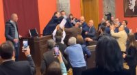 Gürcüstan parlamentində dava DÜŞDÜ - VİDEO