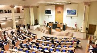 Gürcüstan parlamenti 5 deputatın mandatını ləğv edib