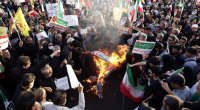 İsfahanda SON VƏZİYYƏT: Etirazçılar həbsxana binası önündə aksiya keçirir - VİDEO 