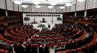 Türkiyənin yeni kabinetinin üzvləri parlamentdə AND İÇDİLƏR - FOTO 