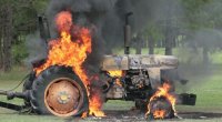 Sabirabadda traktor yanıb
