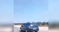 Bakı-Quba yolunda sürücü ayağını pəncərədən çıxararaq avtomobil sürdü - VİDEO