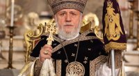 Ermənistanda daha bir qalmaqal: Katolikos iki qızla Taylanda getdi
