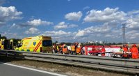 Çexiyada iki avtobus toqquşdu - 1 ölü, 60 yaralı var