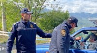 Azərbaycan polisi Qarabağda etnik ermənilərə su payladı - VİDEO