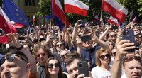 Varşavada milyondan çox insan küçələrə axışdı - VİDEO