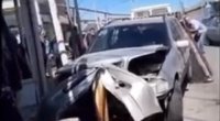 Bakıda avtoyumanın 16 yaşlı işçisi müştərinin maşını ilə dəhşətli qəza TÖRƏTDİ - VİDEO 