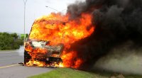 Kürdəmirdə “Mercedes” markalı mikroavtobus yandı