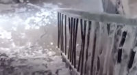 Rusiyada yaşayış binasının girişi “buz mağarası”na çevrildi - VİDEO