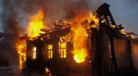 Şirvanda 3 otaqlı ev yandı