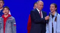 Putin gənclərlə Rusiya himnini oxudu - VİDEO 
