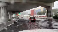 Güclü yağışlar Dubayda həyatı iflic etdi - VİDEO