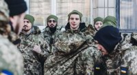 Ukraynada qadınlar ərlərini hərbi komissarlığa təhvil verdilər, pul aldılar - VİDEO