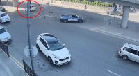 Bakıda QƏZA: Avtomobil svetofor dirəyinə çırpıldı - VİDEO 
