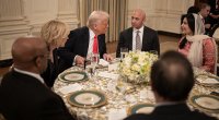 Tramp iftar süfrəsi açdı - FOTO