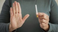 Siqaret çəkdiyinə görə oğlunu döyən ataya HÖKM OXUNDU