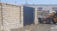 Sumqayıtda qanunsuz tikilən hasar söküldü - VİDEO