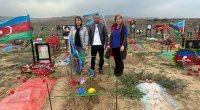Vüqar Nadirov atasının məzarını tapdı – FOTO