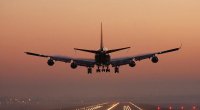 İndoneziyaya uçan təyyarə Moskvaya təcili ENİŞ ETDİ