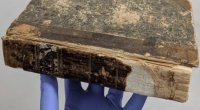 İnsan dərisi ilə cildlənmiş kitab tapıldı - DETALLAR