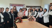 İşdən çıxan müəllimi belə yola saldılar - FOTO
