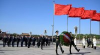 Prezident Pekində Xalq Qəhrəmanları Abidəsini ziyarət etdi - FOTO
