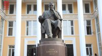 “Rus”laşan heykəllərimiz – Adlar niyə KİRİL əlifbasında SAXLANILIB? – FOTO/VİDEO