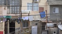 Bakıda qəzalı vəziyyətdə olan bina hər an UÇA BİLƏR - VİDEO