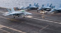 ABŞ-a məxsus F-18 təyyarə təyyarədaşıyan gəmiyə ÇIRPILDI - FOTO