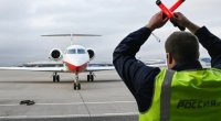 Vnukovo hava limanında Bakı reysi ləğv edilib: Sərnişinlər döşəmədə gecələyir - VİDEO