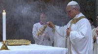 Yeni Roma Papası ilk ayini KEÇİRDİ - VİDEO